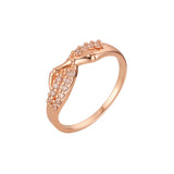 Anillos de diseño liso de oro rosa con adoquines