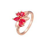 Anillos rojos de racimo de oro rosa con hojas