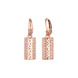 Pendientes de gancho de alambre rectangular en Oro 14K, colores baño de oro rosa.