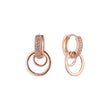 Aretes Huggie con círculos en racimo en oro de 14K, baño de oro rosa en colores