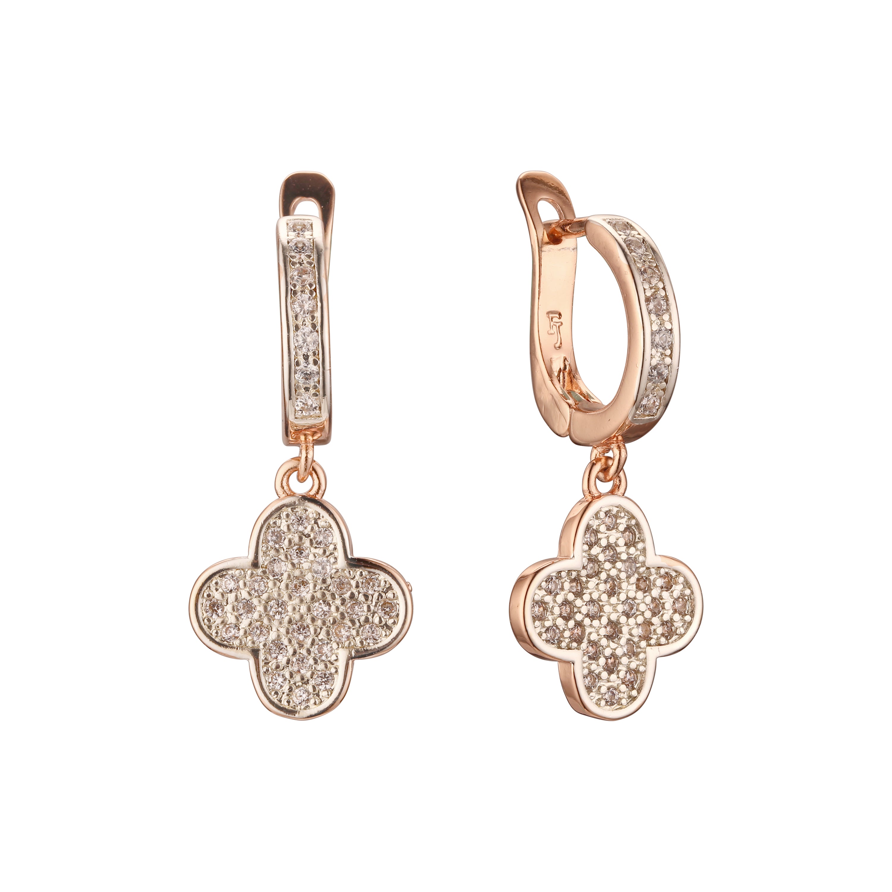 Pendientes de dos tonos de oro rosa con cz blanca pavimentada con gota de trébol